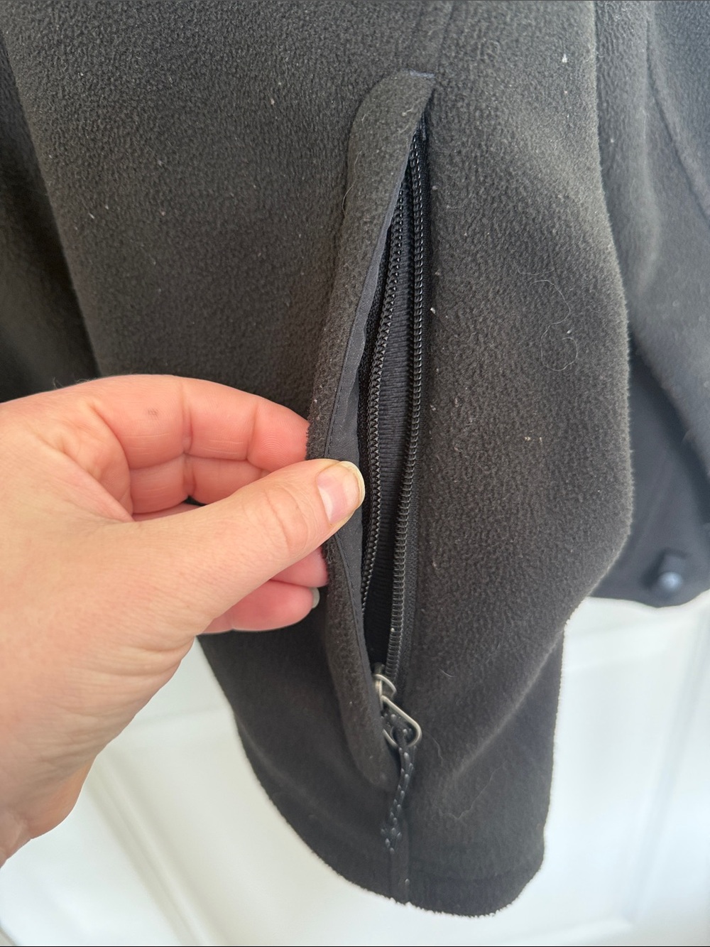 The North Face Black Full-Zip Fleece Jacket - Picture 4 of 9
